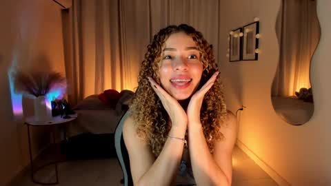 Snapshot of isa_____ chatting on February 4, 2025, 12:19 am isa_____ online show from February 4, 2025, 12:19 am