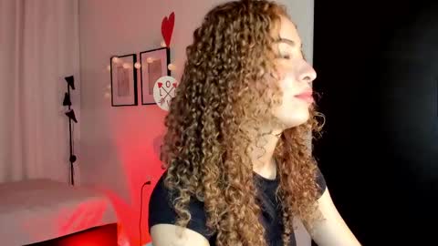 Snapshot of isa_____ chatting on February 18, 2025, 1:43 am isa_____ online show from February 18, 2025, 1:43 am