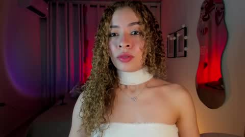 Snapshot of isa_____ chatting on February 25, 2025, 12:14 am isa_____ online show from February 25, 2025, 12:14 am