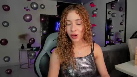 Snapshot of isa_____ chatting on February 28, 2025, 7:35 pm isa_____ online show from February 28, 2025, 7:35 pm