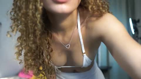 Snapshot of isa_____ chatting on September 8, 2025, 6:40 pm isa_____ online show from September 8, 2025, 6:40 pm
