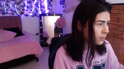 isabela online show from September 10, 2025, 3:17 am