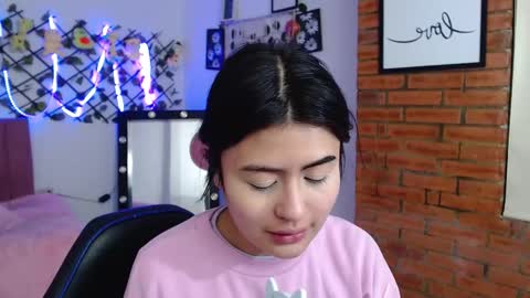 isabela online show from September 19, 2025, 3:30 am