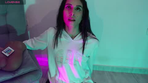 Isabella Hall online show from April 9, 2026, 1:49 am