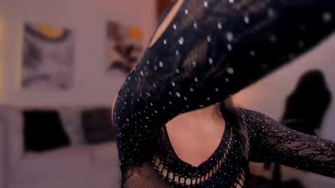 Isa  online show from November 20, 2025, 8:19 pm