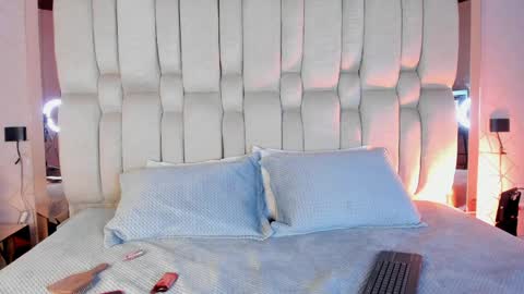 Isa  online show from April 7, 2026, 4:13 am