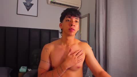 isaac_cryston online show from February 20, 2025, 1:03 am