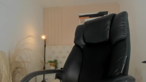 isaac_cryston online show from February 28, 2026, 10:22 pm