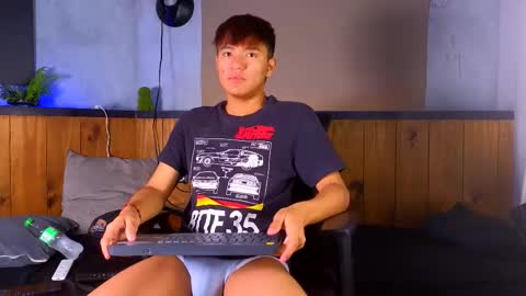 isaac_grimm online show from March 19, 2026, 3:54 am