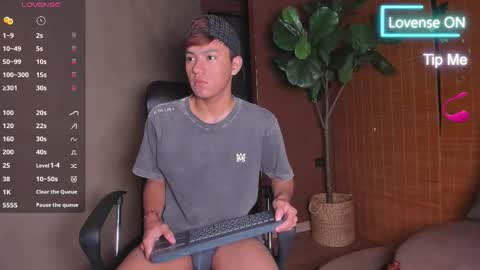 isaac_grimm online show from March 29, 2026, 3:39 am