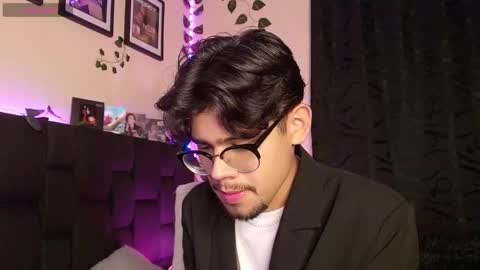 Isaac Saenz. online show from January 30, 2025, 11:13 pm