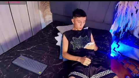 Isaac tan online show from February 26, 2026, 4:44 am