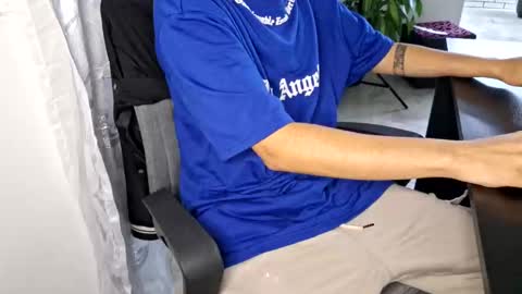 Isaac online show from October 3, 2025, 3:14 am