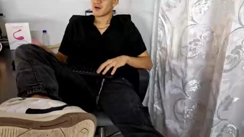 Isaac online show from October 15, 2025, 4:45 am