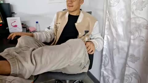 Isaac online show from October 16, 2025, 2:45 am