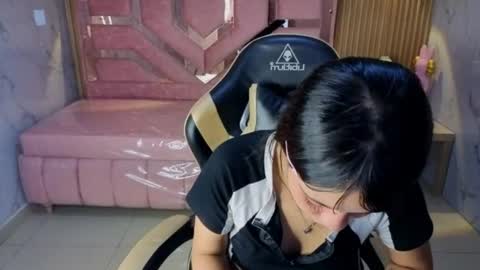 Snapshot of isabeau_s chatting on June 9, 2026, 12:50 pm isabeau_s online show from June 9, 2026, 12:50 pm