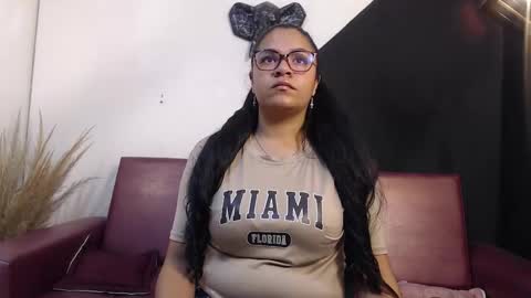 Snapshot of isabel_cortez_ chatting on February 19, 2026, 1:18 pm online show from February 19, 2026, 1:18 pm