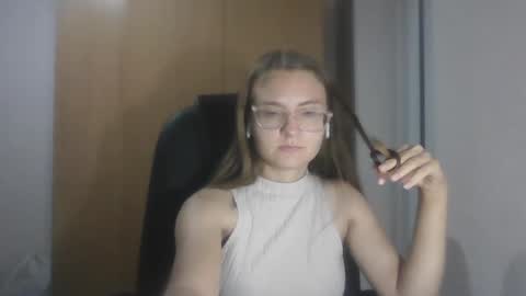 Snapshot of isabel_loveee chatting on September 17, 2025, 8:10 pm isabel_loveee online show from September 17, 2025, 8:10 pm