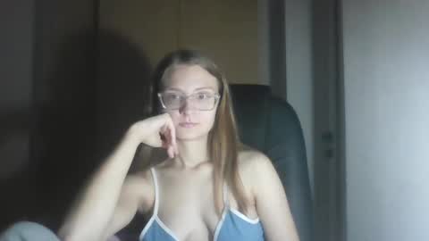 Snapshot of isabel_loveee chatting on November 7, 2025, 8:42 pm isabel_loveee online show from November 7, 2025, 8:42 pm