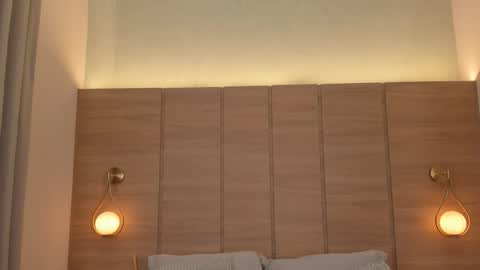 Isa online show from November 15, 2025, 3:37 am