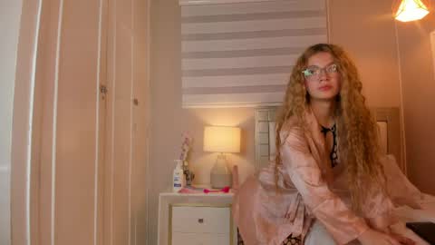 isabela__x online show from May 8, 2026, 11:37 am
