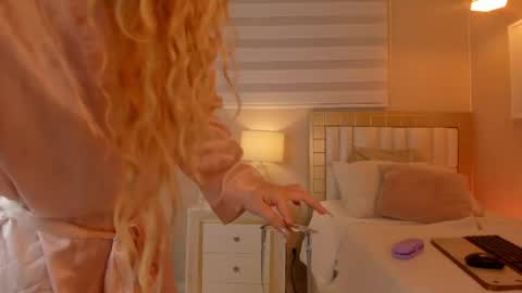 isabela__x online show from June 8, 2026, 11:32 am