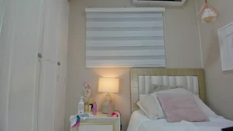 isabela__x online show from June 9, 2026, 11:33 am