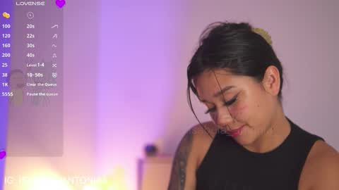    online show from November 18, 2025, 1:04 pm