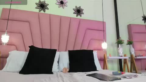 Snapshot of isabela_parkerr chatting on April 18, 2026, 1:37 pm Mommy Isa online show from April 18, 2026, 1:37 pm