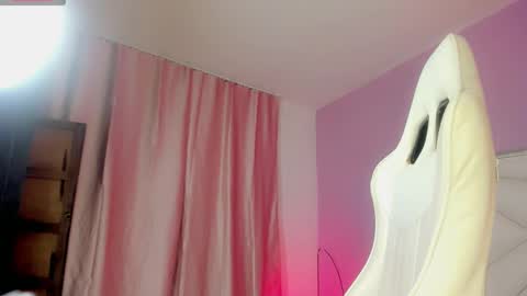 Snapshot of isabela_saenzz chatting on October 12, 2025, 4:11 am I S A B E L A ISA  online show from October 12, 2025, 4:11 am