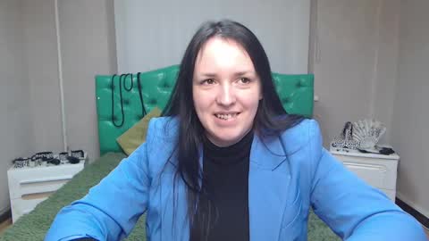 IsabelBlackberry online show from December 15, 2024, 10:50 am