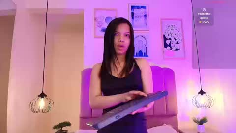 isabelgh_ online show from September 19, 2025, 3:52 am