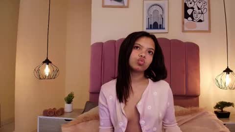 isabelgh_ online show from November 11, 2025, 3:28 am