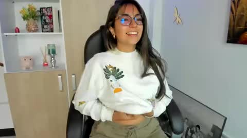 Snapshot of isabella22_1 chatting on February 25, 2025, 5:04 pm Isabella22 1 online show from February 25, 2025, 5:04 pm