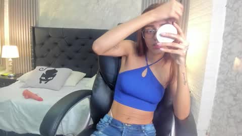 Snapshot of isabella__lux chatting on February 25, 2026, 7:45 pm Isa online show from February 25, 2026, 7:45 pm