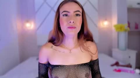 Isa  online show from December 5, 2025, 3:52 pm