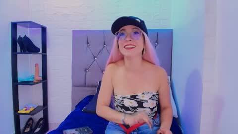 Isabella online show from June 9, 2026, 7:03 pm