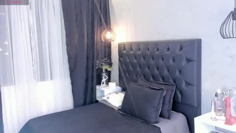 Isabella Nowa online show from March 24, 2026, 11:59 am