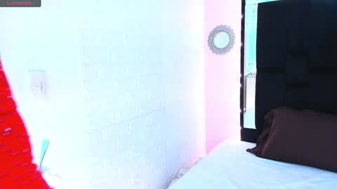 Isabella Your Queen  online show from January 4, 2025, 1:10 am