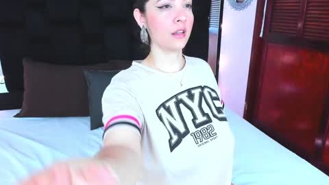 Isabella Your Queen  online show from January 21, 2025, 3:37 am