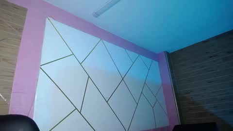 isabella_roseee online show from November 12, 2025, 9:25 pm