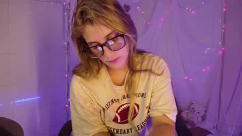 Isabella Rros online show from November 11, 2025, 1:49 am