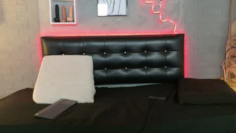 isabella_tayllor_ online show from April 26, 2026, 8:50 pm