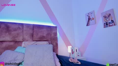 Snapshot of isabella_whiite chatting on January 7, 2025, 9:03 pm Isabella White online show from January 7, 2025, 9:03 pm