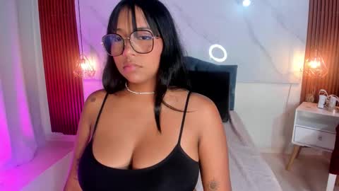 isabella zc online show from November 3, 2025, 8:43 pm