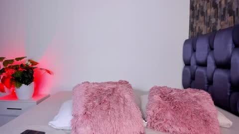 ISABELLA online show from April 19, 2026, 2:33 am