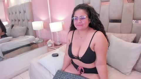 Isabella  online show from April 30, 2026, 5:47 am