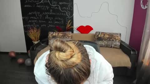 isabellabler online show from April 13, 2026, 5:35 am