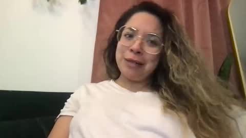 isabellaelizabeth online show from January 17, 2026, 5:49 pm