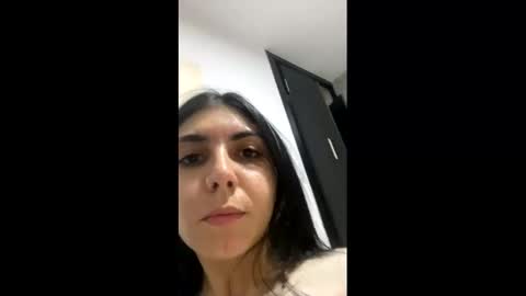 Instagram soybella01  online show from October 28, 2025, 12:14 am